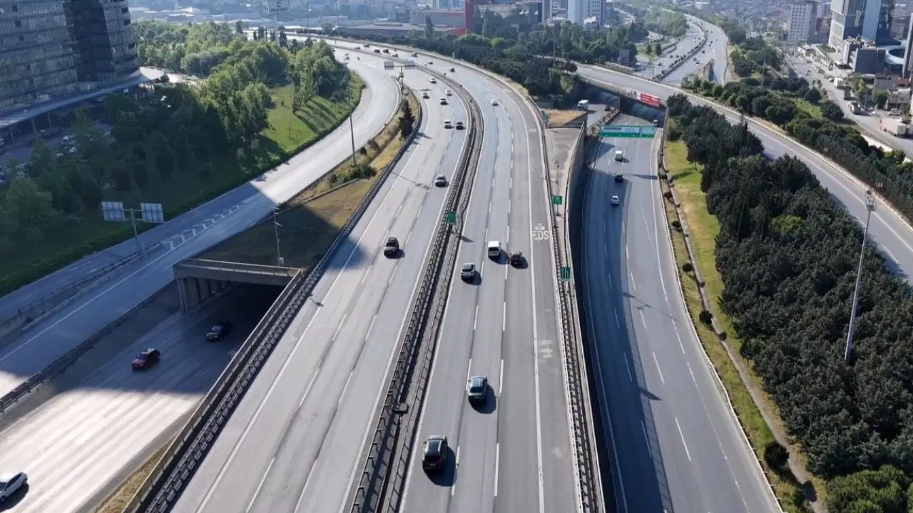 İstanbul'da 3 ilçede bazı yollar yarın trafiğe kapatılacak