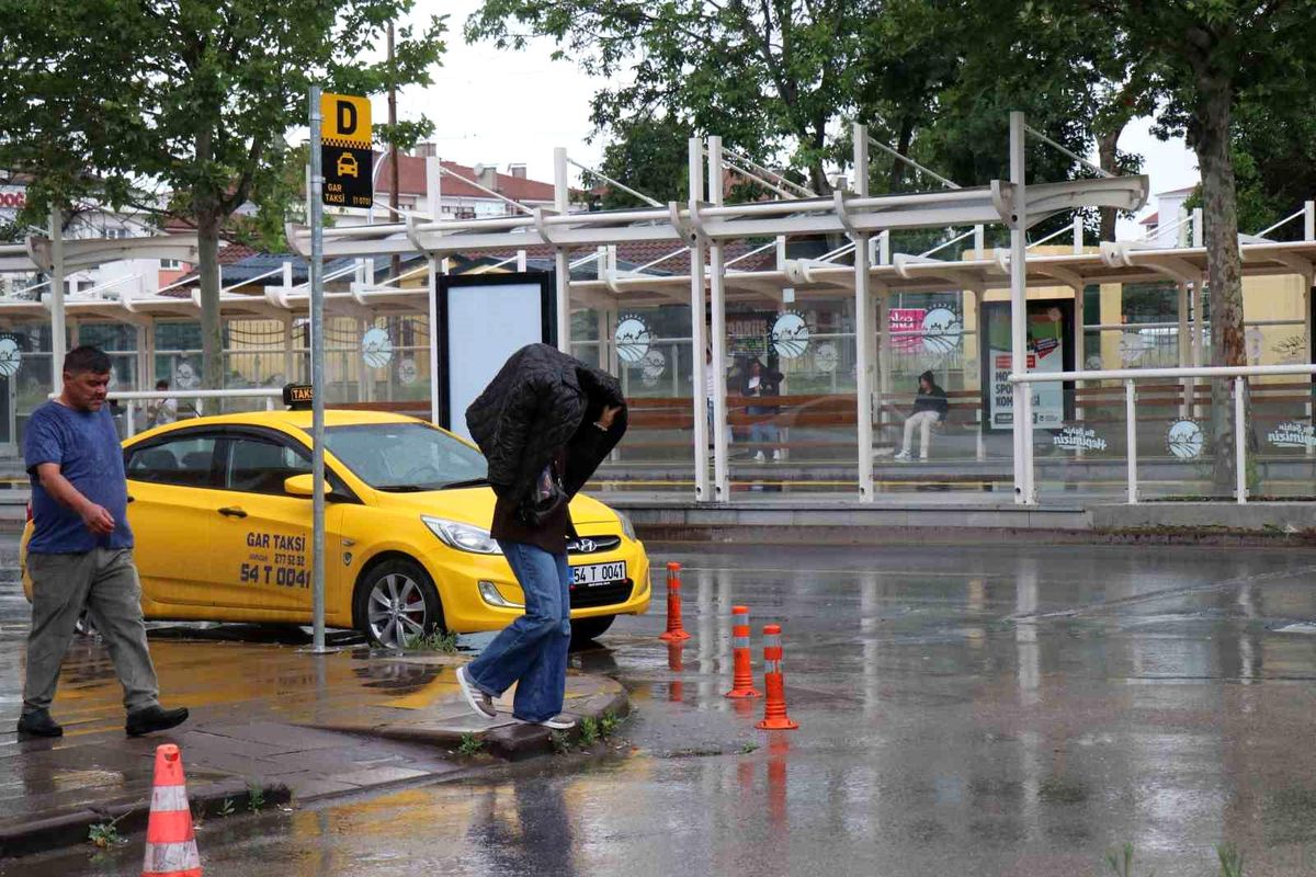 Sakarya'da yağış hayatı olumsuz etkiledi