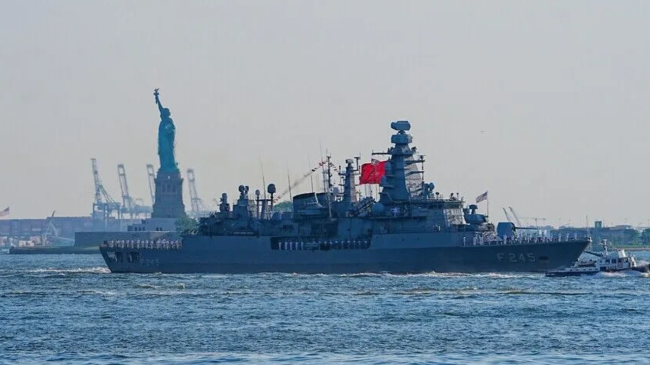 TCG Oruçreis, New York’ta Türkiye'yi temsil etti