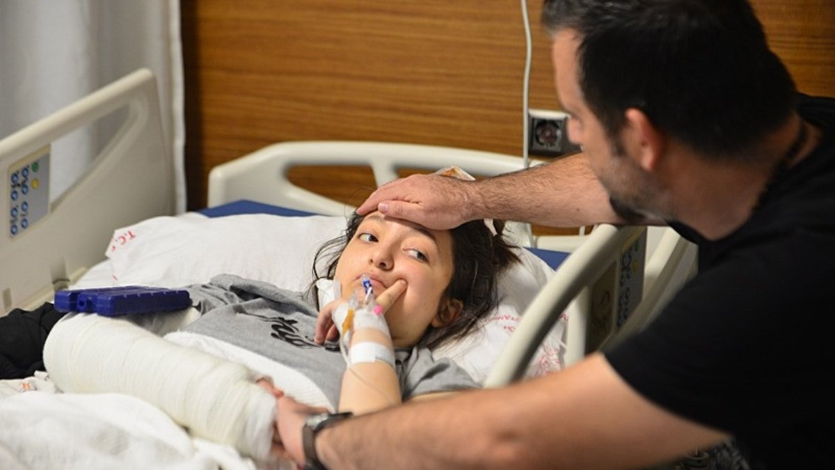 SON DAKİKA: 12. kattan düşmüştü! Doktoru anlattı: Ecrin Deniz Karaca ölümün kıyısından böyle dönmüş
