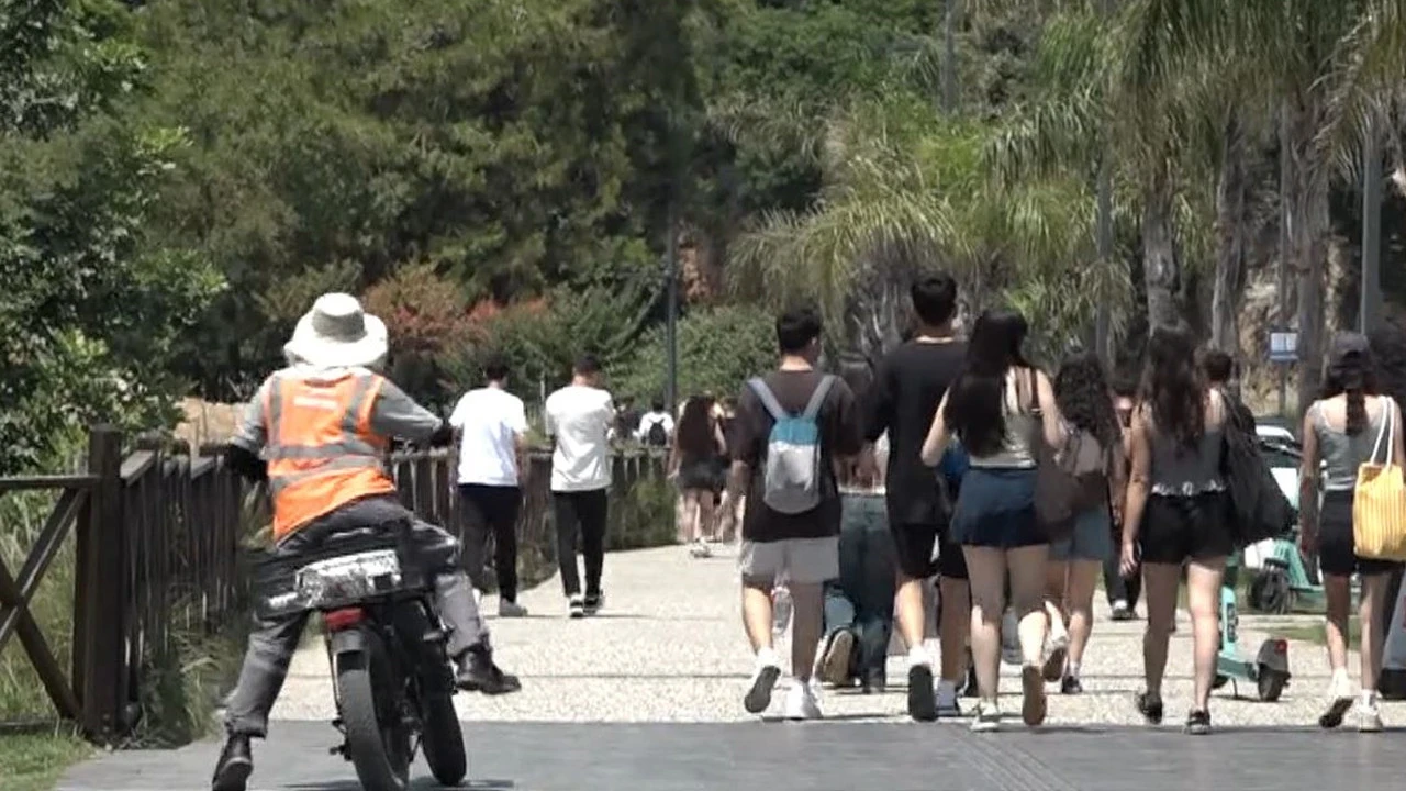 Antalya adeta kavruluyor: Hissedilen sıcaklık tam 47 derece