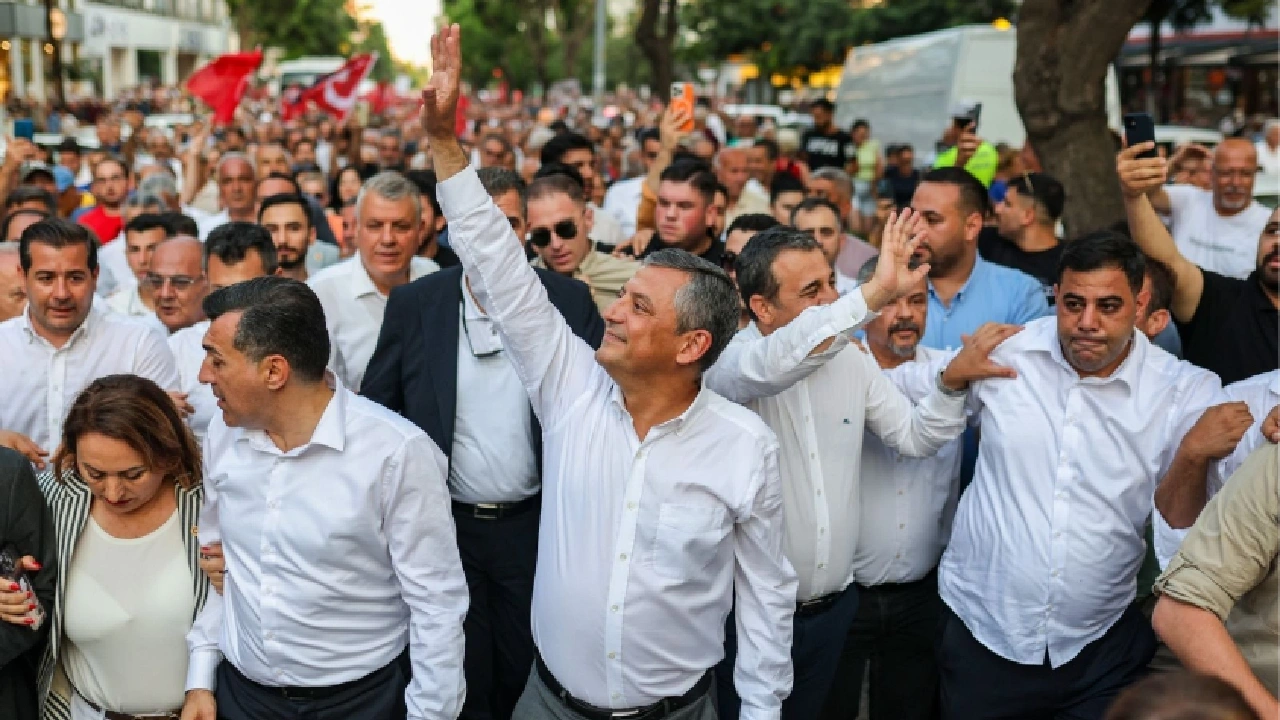 Özgür Özel tarih vermişti! Kulisleri sallayan 'Yeni Parti' başvurusu ortaya çıktı
