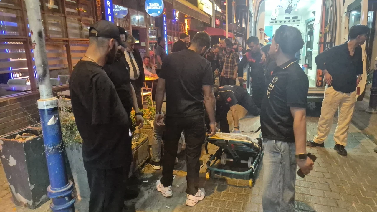 Eskişehir'de Barlar Sokağı'nda bıçaklı kavga: 1 yaralı