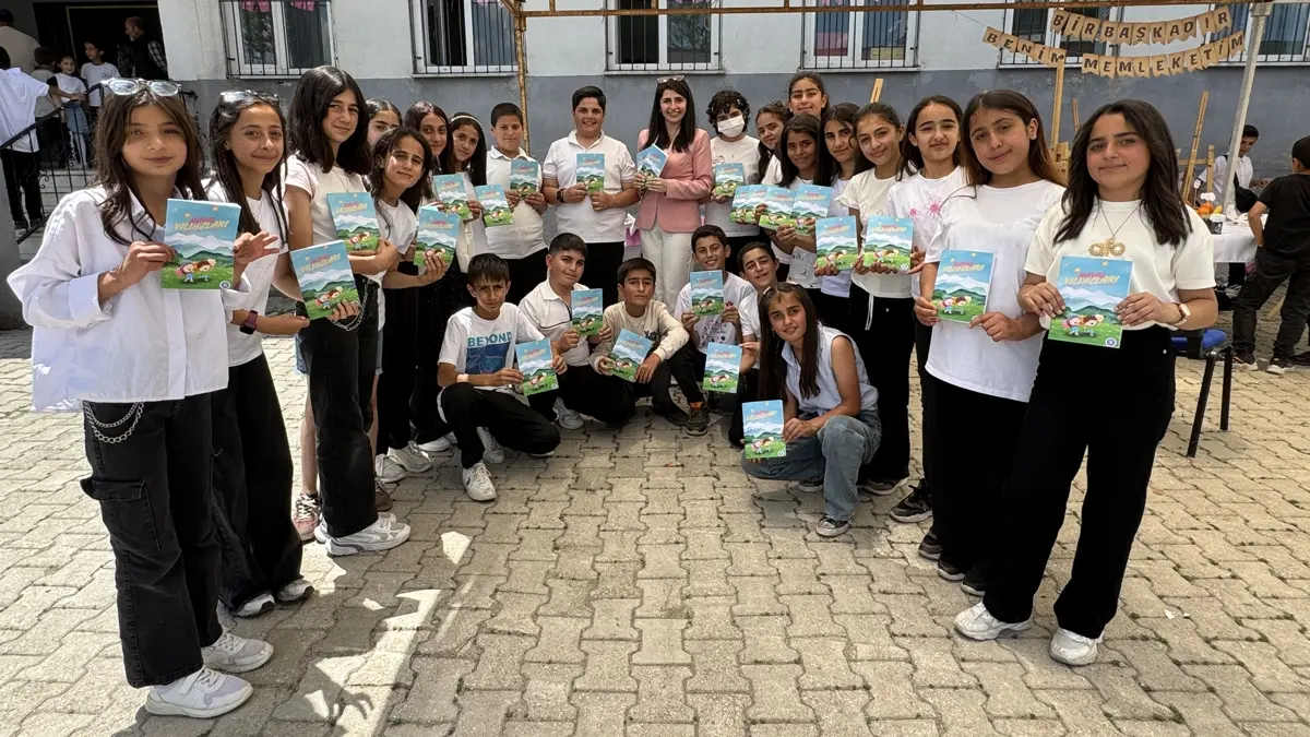 Hakkari'de 36 öğrencinin hikâyeleri "Hayal Yıldızları" adıyla kitaplaştı