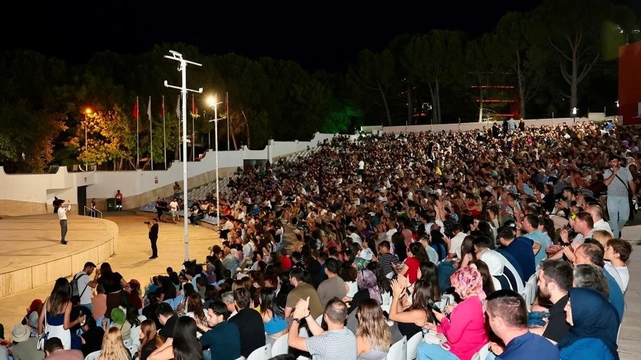 Denizli’de açık havada sineması keyfi başladı
