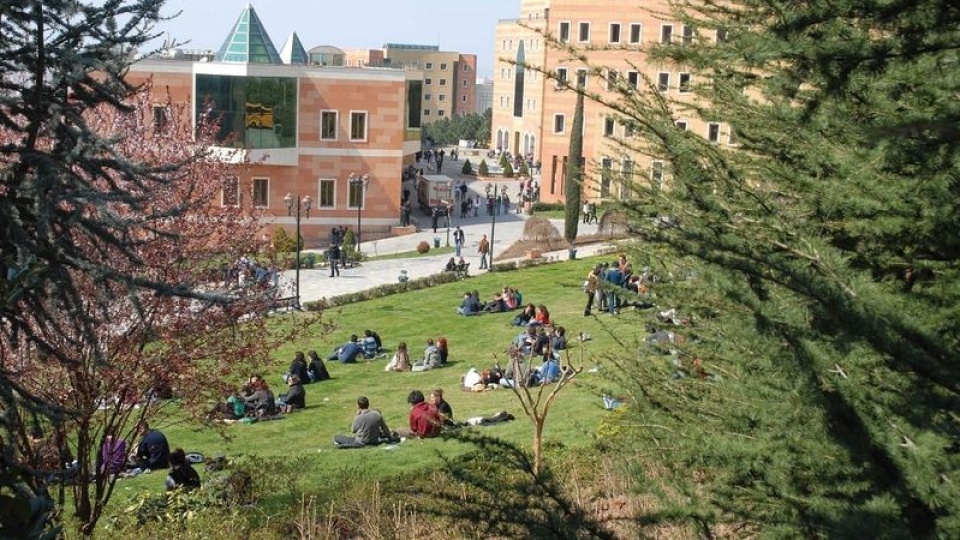 Yeditepe Üniversitesi'nden 'ayet yazılı pankart'ın kapatılmasına ilişkin açıklama