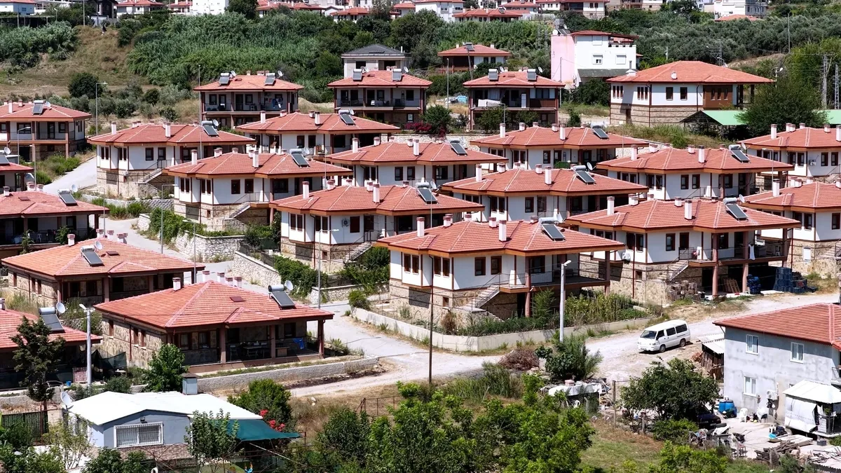 Bakan Kurum'dan Manavgat yangını sonrası yeniden inşa paylaşımı