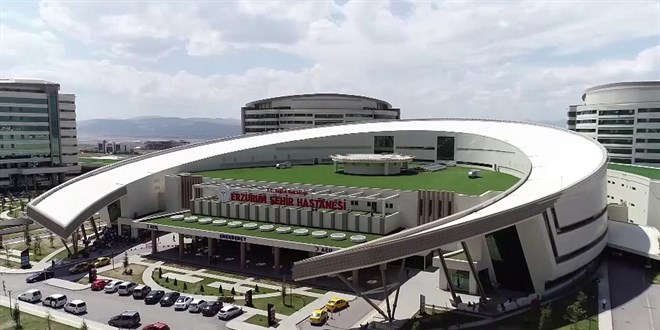 Erzurum Şehir Hastanesi'nde canlı yayında kolon ameliyatı yapıldı