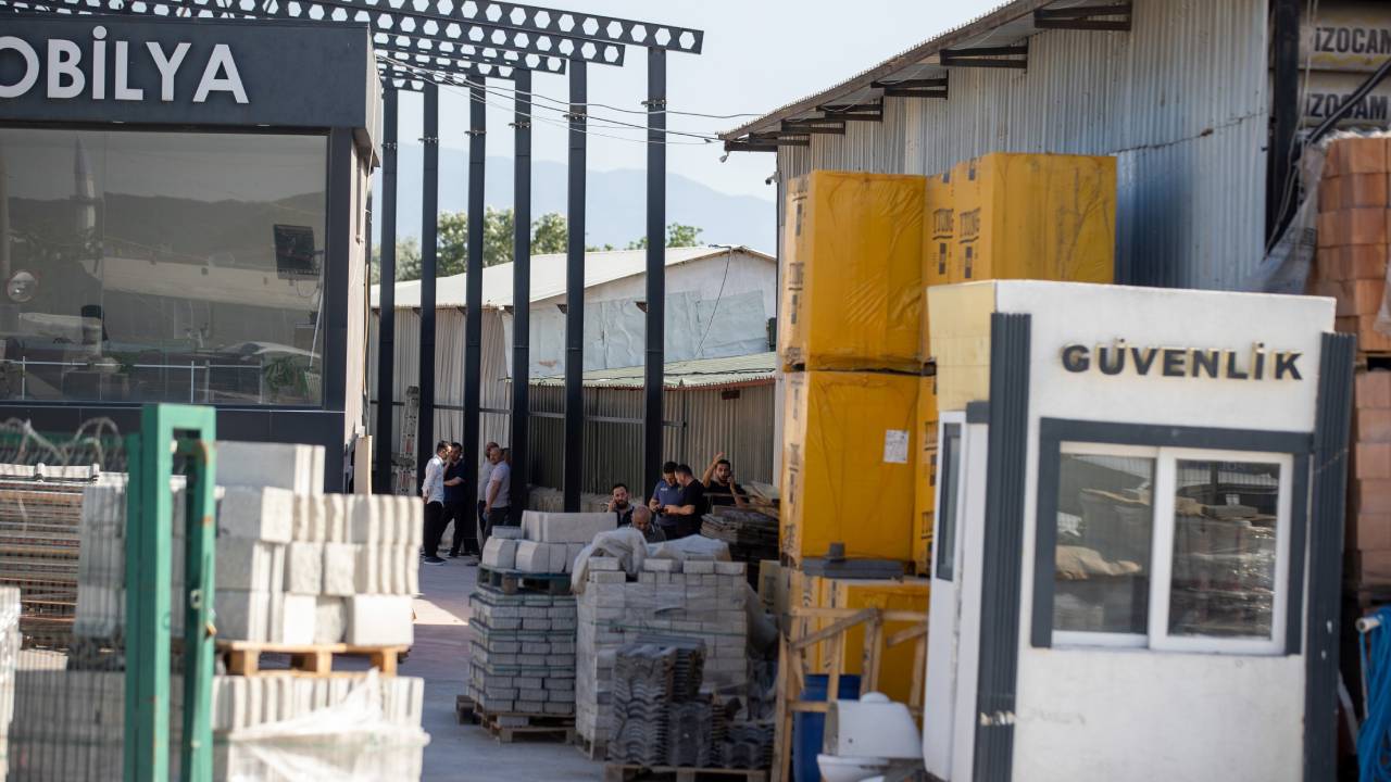Sakarya'da inşaat firmasında asansör düştü: 6 yaralı