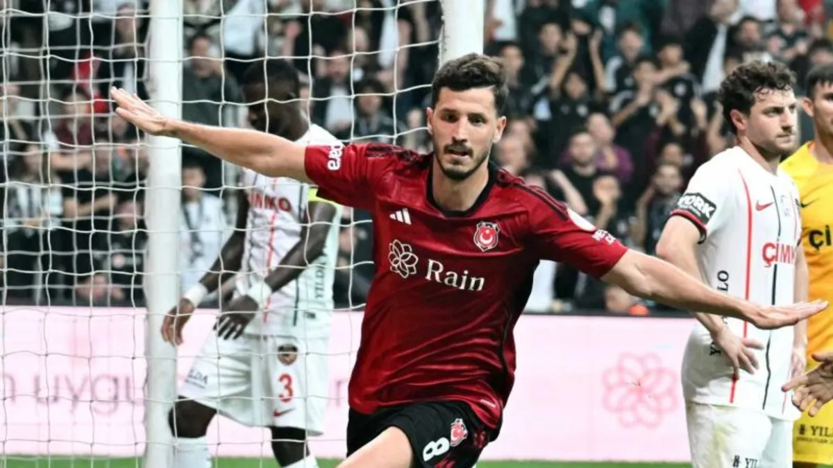 SON DAKİKA | Beşiktaş Salih Uçan ve Asllani ile yollarını ayırdı!