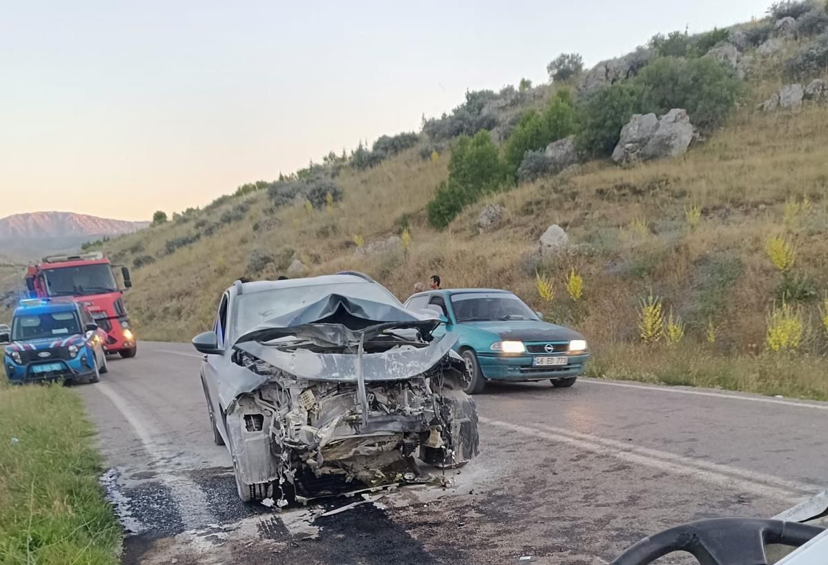 Kahramanmaraş'ta iki otomobil çarpıştı: 2 ağır yaralı