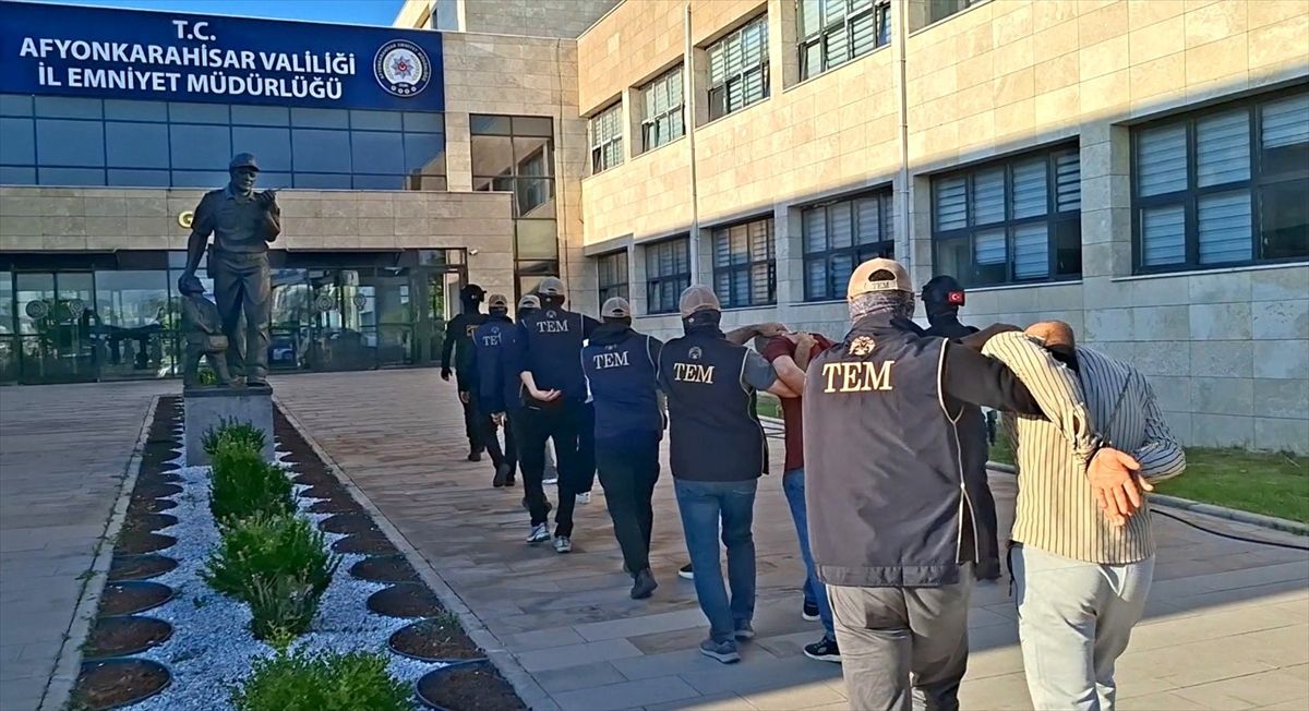 Afyonkarahisar'da terör örgütü DEAŞ operasyonunda 7 zanlı yakalandı