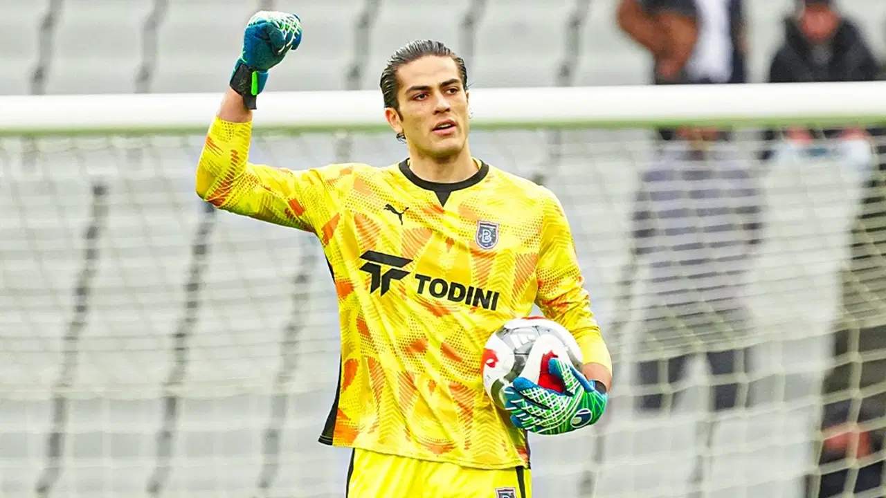 Beşiktaş beklenen transferi resmen açıkladı: İstanbul'a geliş saati belli oldu