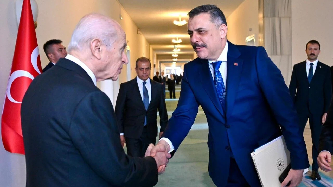 Bahçeli’ye sunulan gizemli dosyada ne var? Kulisleri hareketlendiren 7 maddelik yasa taslağı iddiası