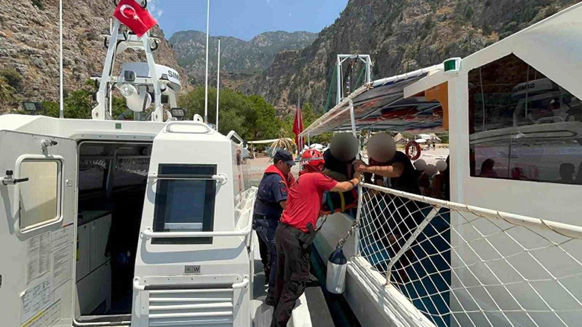Kelebekler Vadisine düşen ve yaralanan paraşütçüye tıbbi tahliye gerçekleştirildi