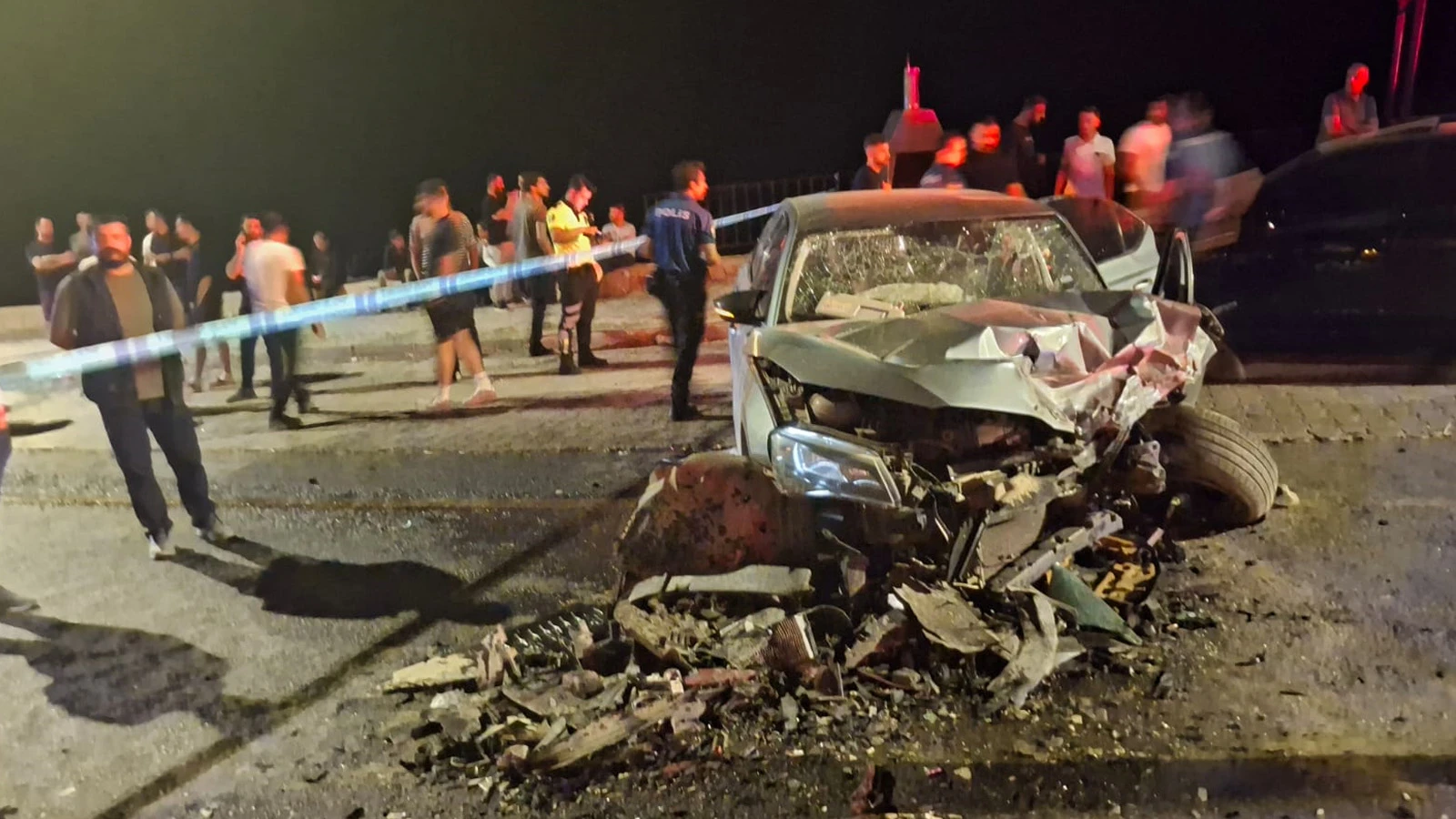 Hakkari'de otomobiller çarpıştı: Çok sayıda yaralı var