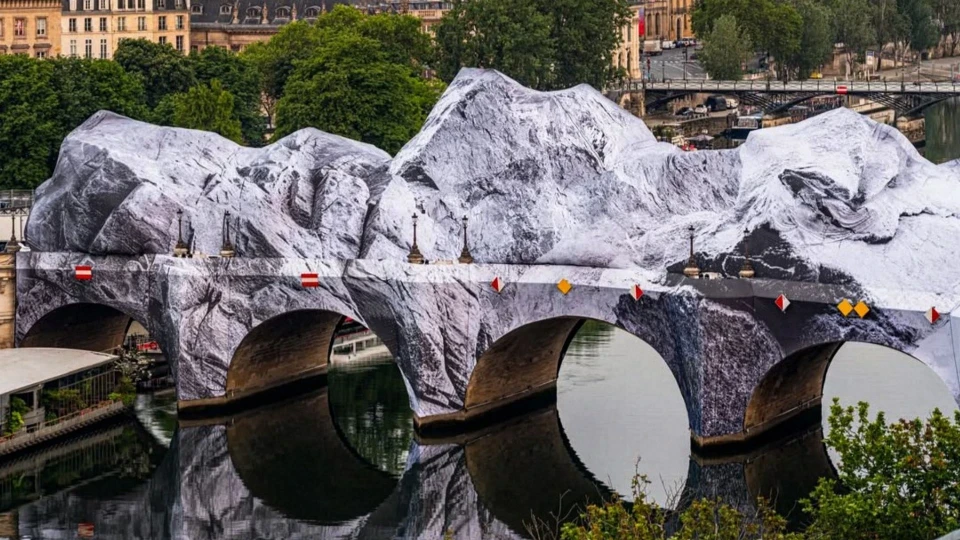 Paris'teki JR Yerleştirmesi Fırtına Nedeniyle Ertelendi