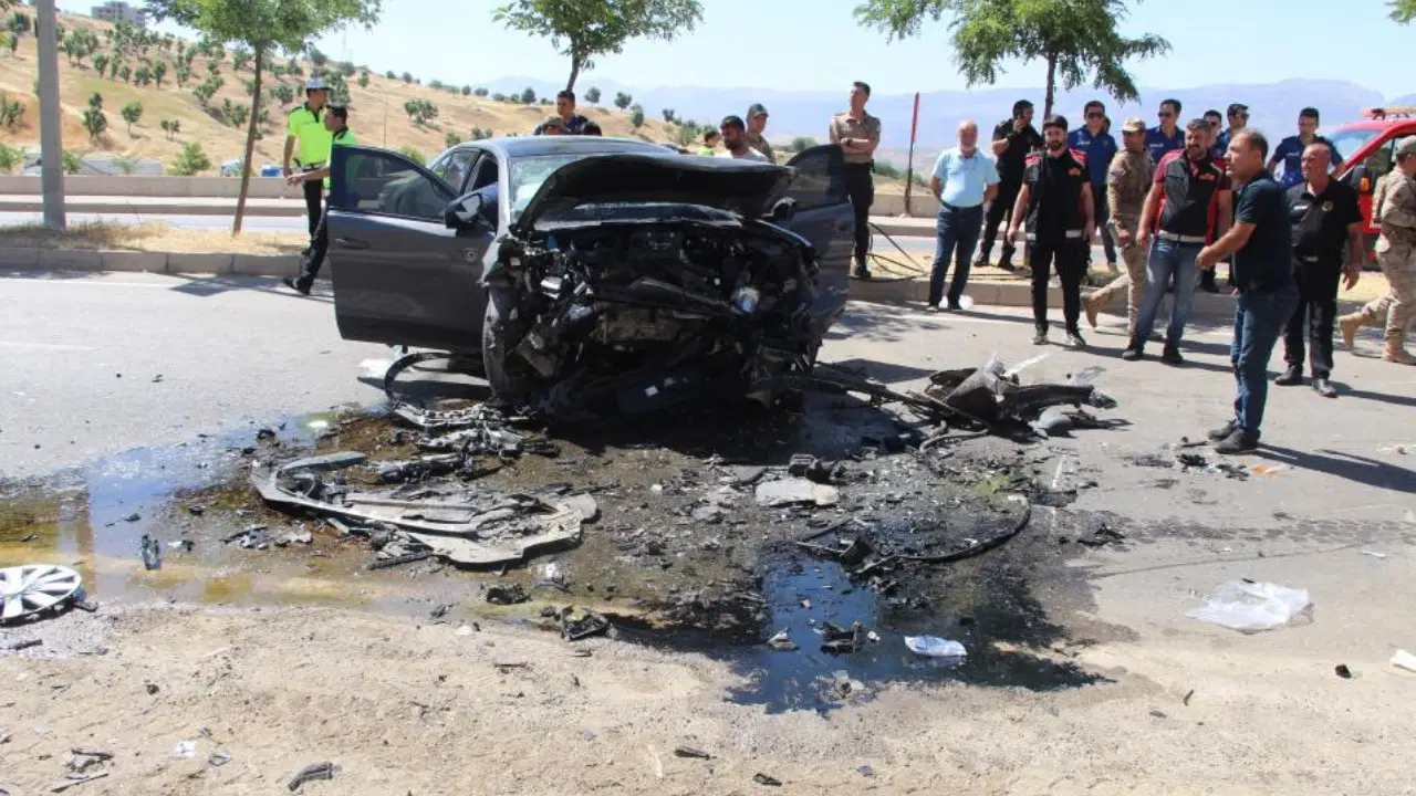 Şırnak'ta feci trafik kazası: Öğretmen hayatını kaybetti, 3 yaralı var