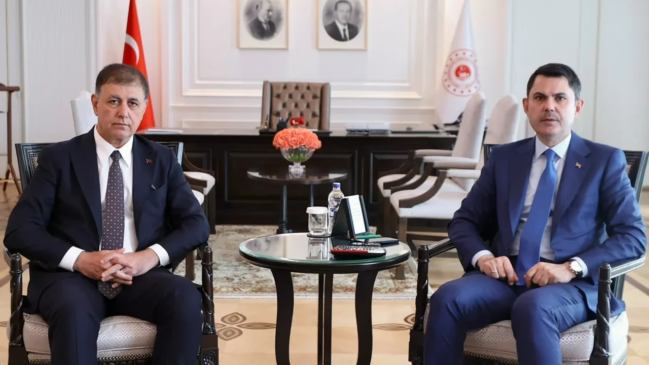 Ankara'da sürpriz ziyaret! CHP'den istifa eden İzmir Büyükşehir Belediye Başkanı Cemil Tugay Bakan Murat Kurum'la bir araya geldi