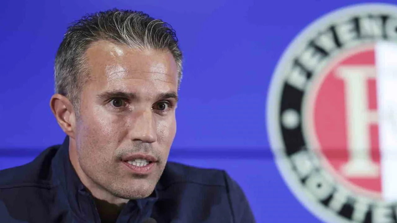 Robin van Persie'nin ayrılığı resmileşti