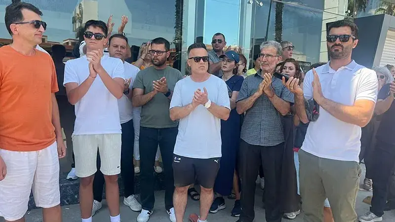 Konut mağdurlarından firma önünde eylem