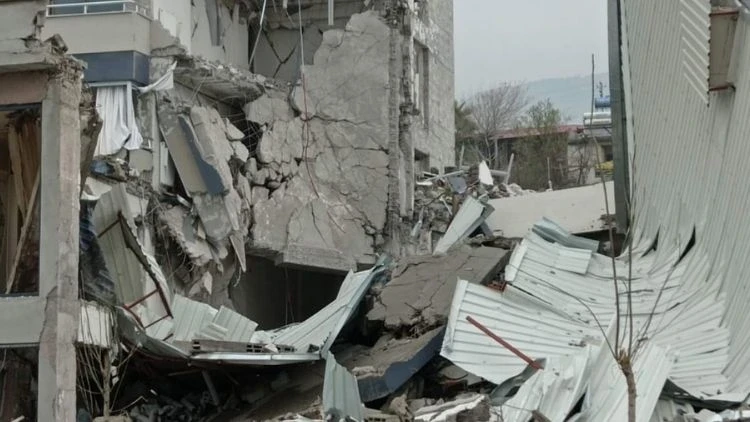 42 kişi hayatını kaybetmişti… Bad-ı Saba Konutları’na ilişkin 2 kamu görevlisi hakkında dava açıldı