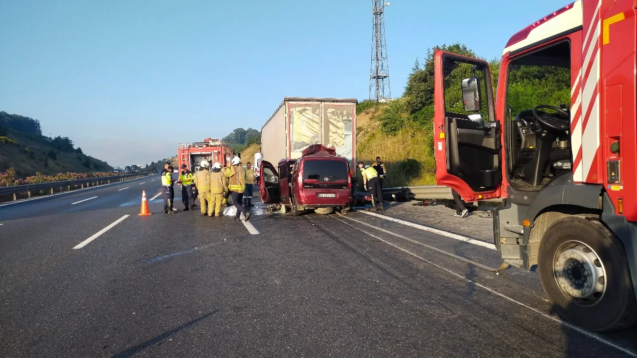 Kuzey Marmara Otoyolu'nda feci kaza! 1'i bebek 3 kişi hayatını kaybetti