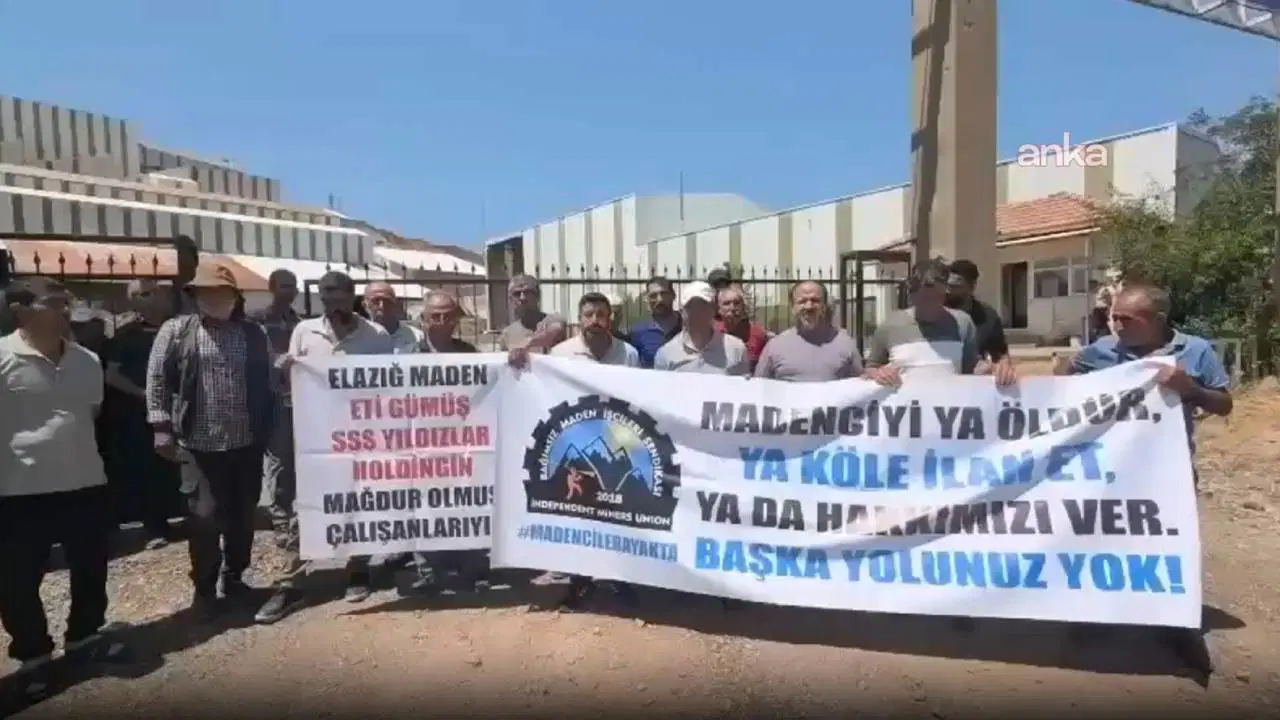 Elazığ'ın Maden ilçesinde aylardır maaşlarını alamayan işçiler eylemde