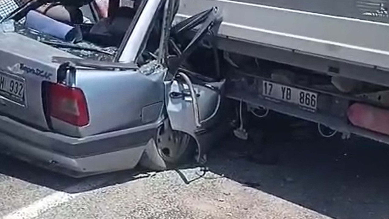 Çanakkale'de otomobil kamyonete çarptı: 2'si ağır 4 yaralı var