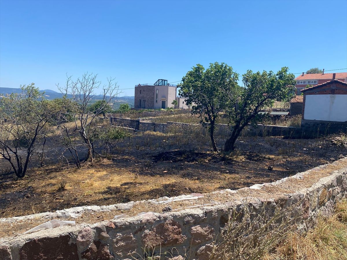 Çanakkale'de otluk alanda çıkan yangın söndürüldü