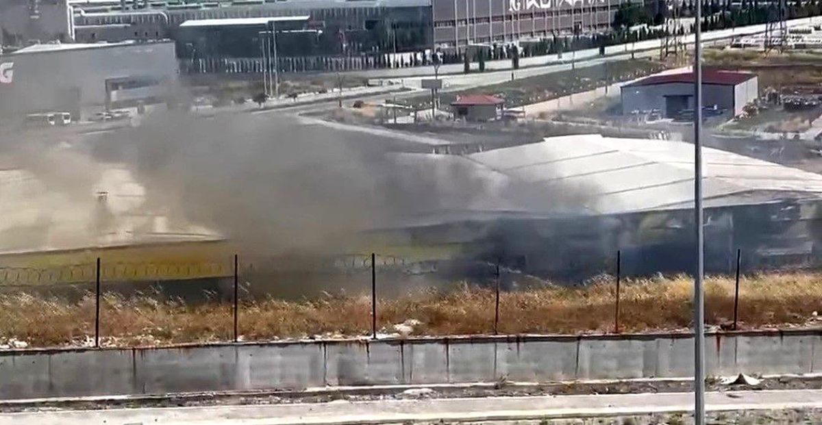 Kütahya 30 Ağustos OSB'de çömlek fabrikasında yangın paniği