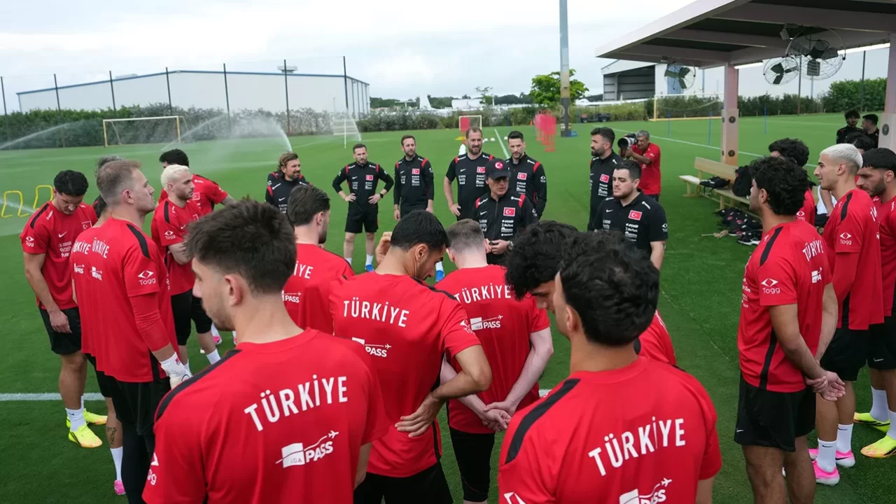 TBF Başkanı Hidayet Türkoğlu'ndan A Milli Takım'a sürpriz ziyaret