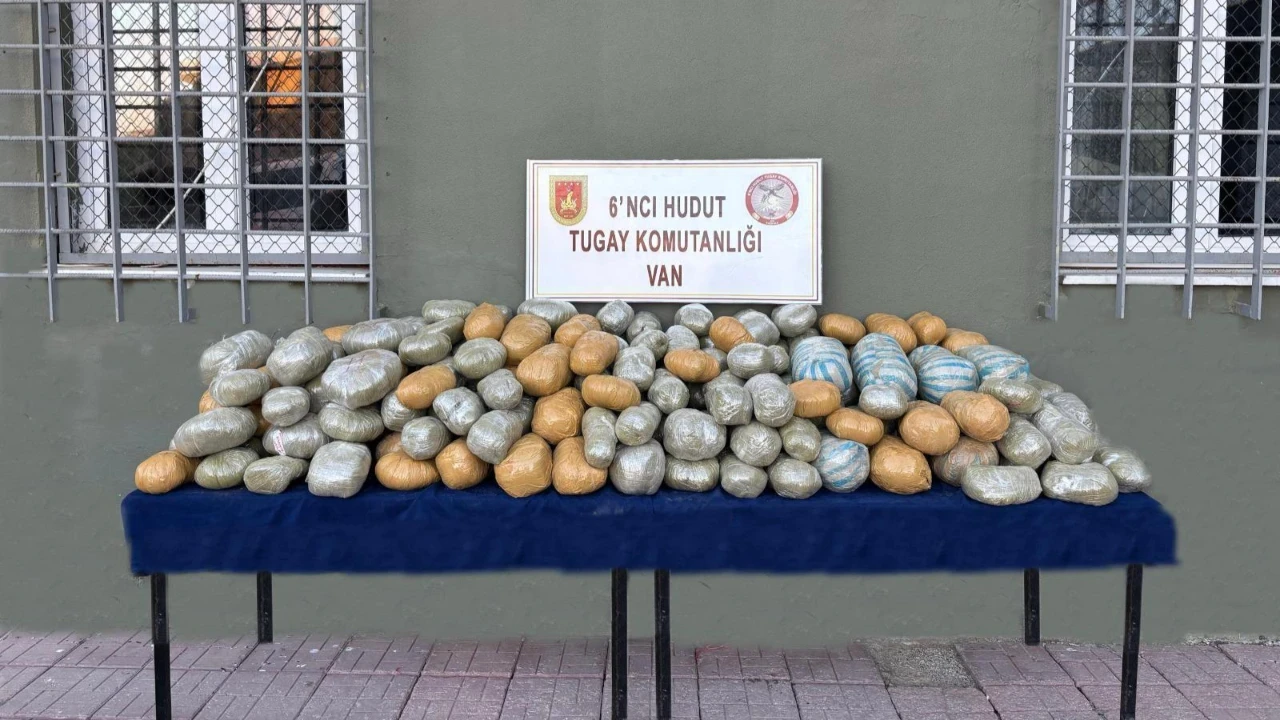 Hudut hattında 15 çuval dolusu uyuşturucu bulundu