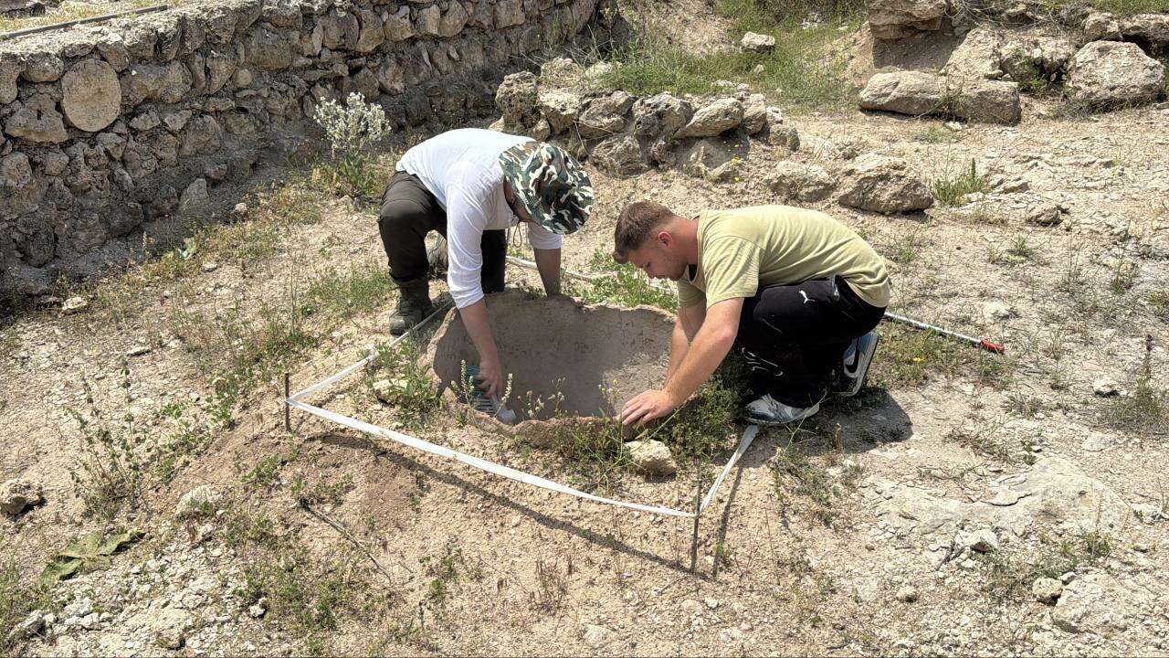 1750 yıllık pitos mezar bulundu