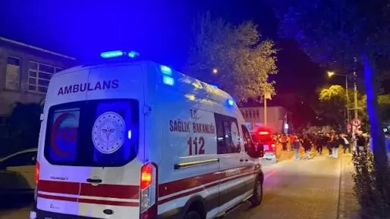 Samsun'da kıskançlıktan gözü dönen kadın sevgilisini boğazından bıçakladı!