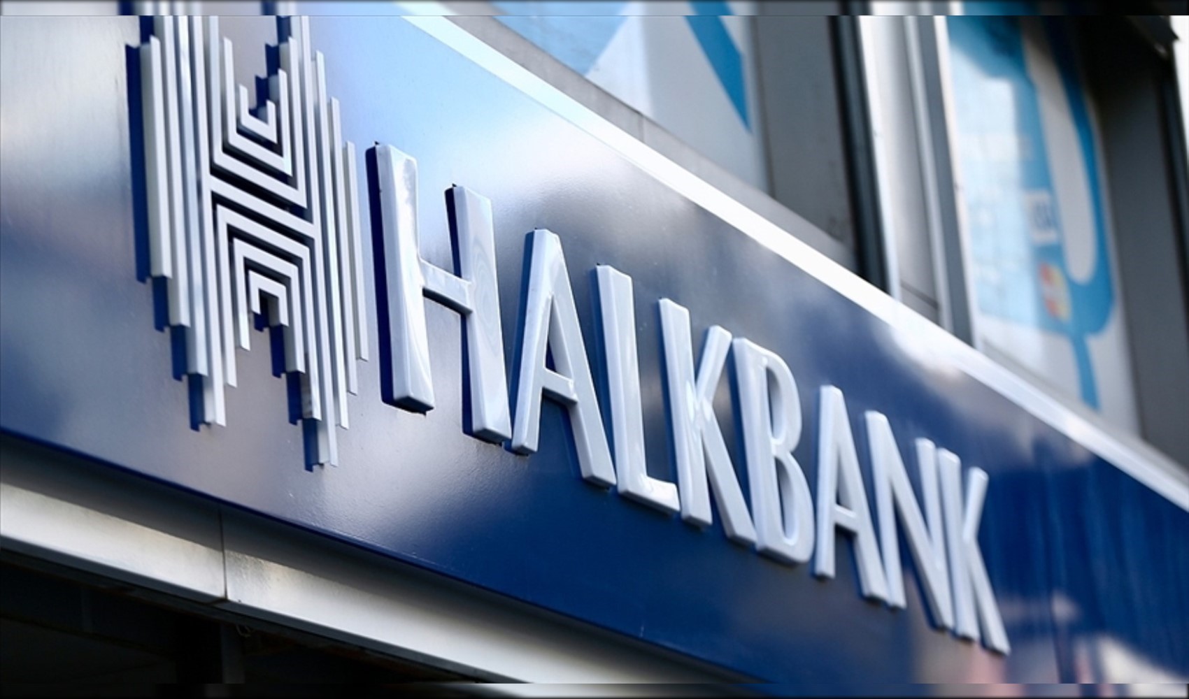 Moody’s, Halkbank’ın temel kredi notunu Caa1’den B3’e yükseltti
