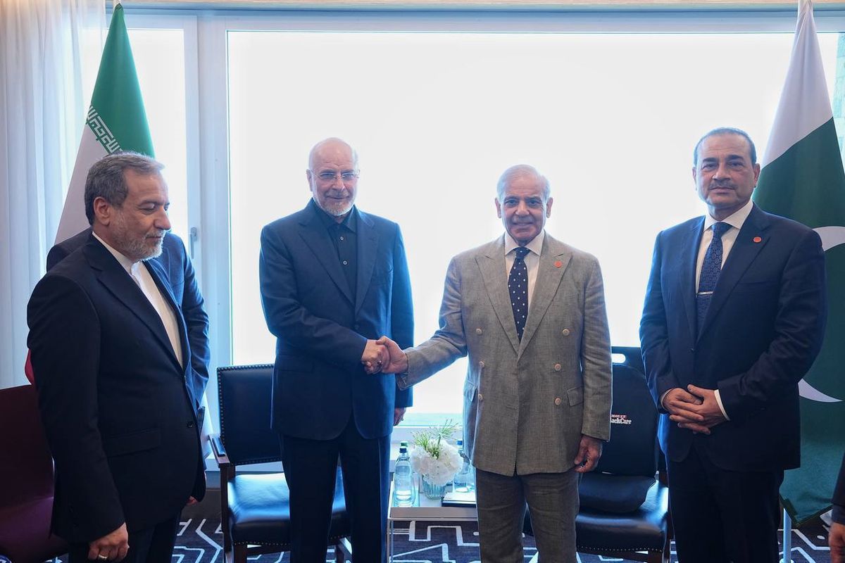 Pakistan Başbakanı Şerif, İran müzakere heyeti ile bir araya geldi