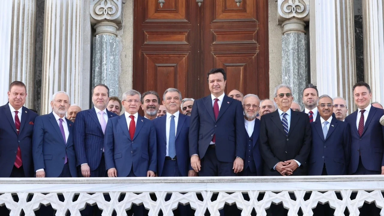 Gül, Davutoğlu, Babacan, Arıkan ve Erbakan aynı karede