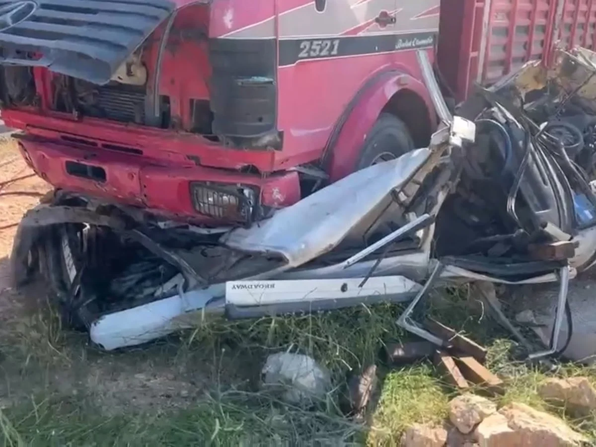 Şanlıurfa'da kamyon ile otomobil çarpıştı: 3 ölü