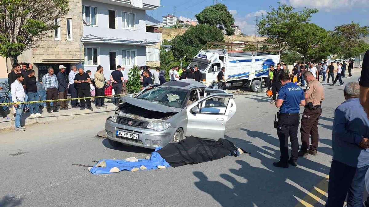 Van'da otomobil kamyonetle çarpıştı: 1 ölü, 4 yaralı