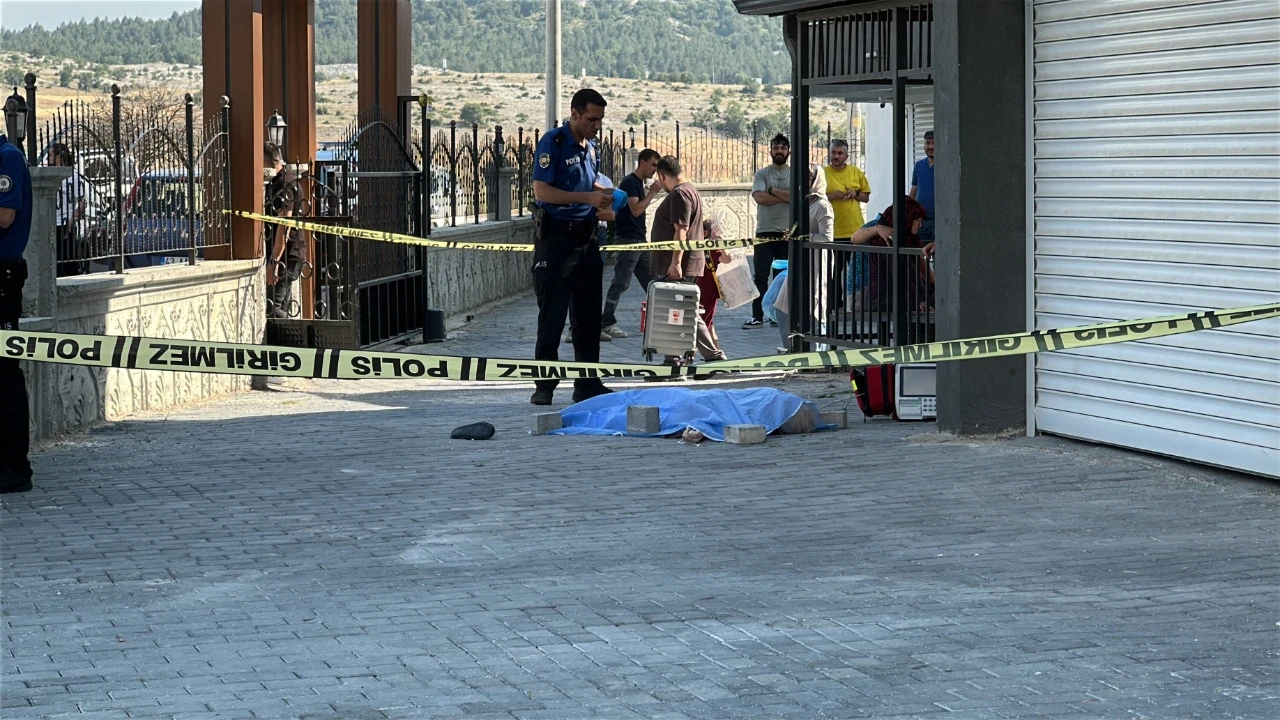 Kütahya'da 5'inci kattan düşen Alzheimer hastası kadın hayatını kaybetti