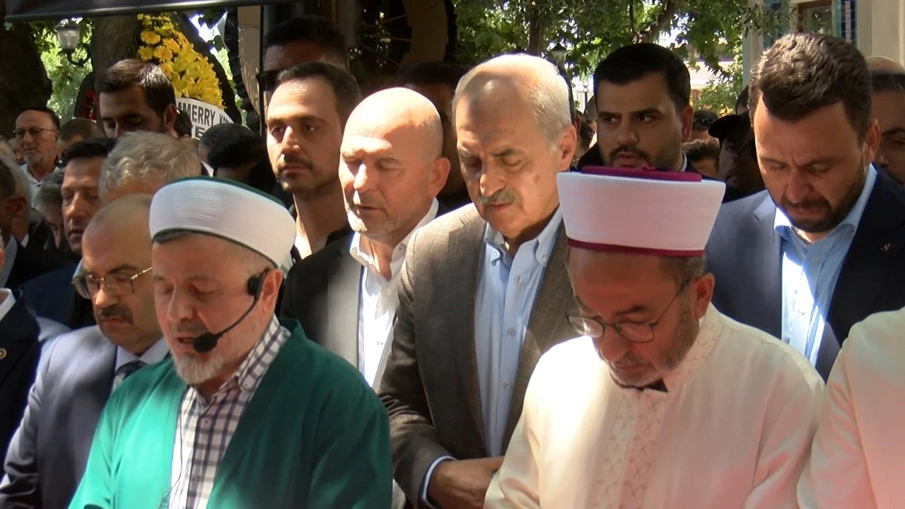 Cenazede TBMM Başkanı Kurtulmuş ve Süleyman Soylu’da saf tuttu