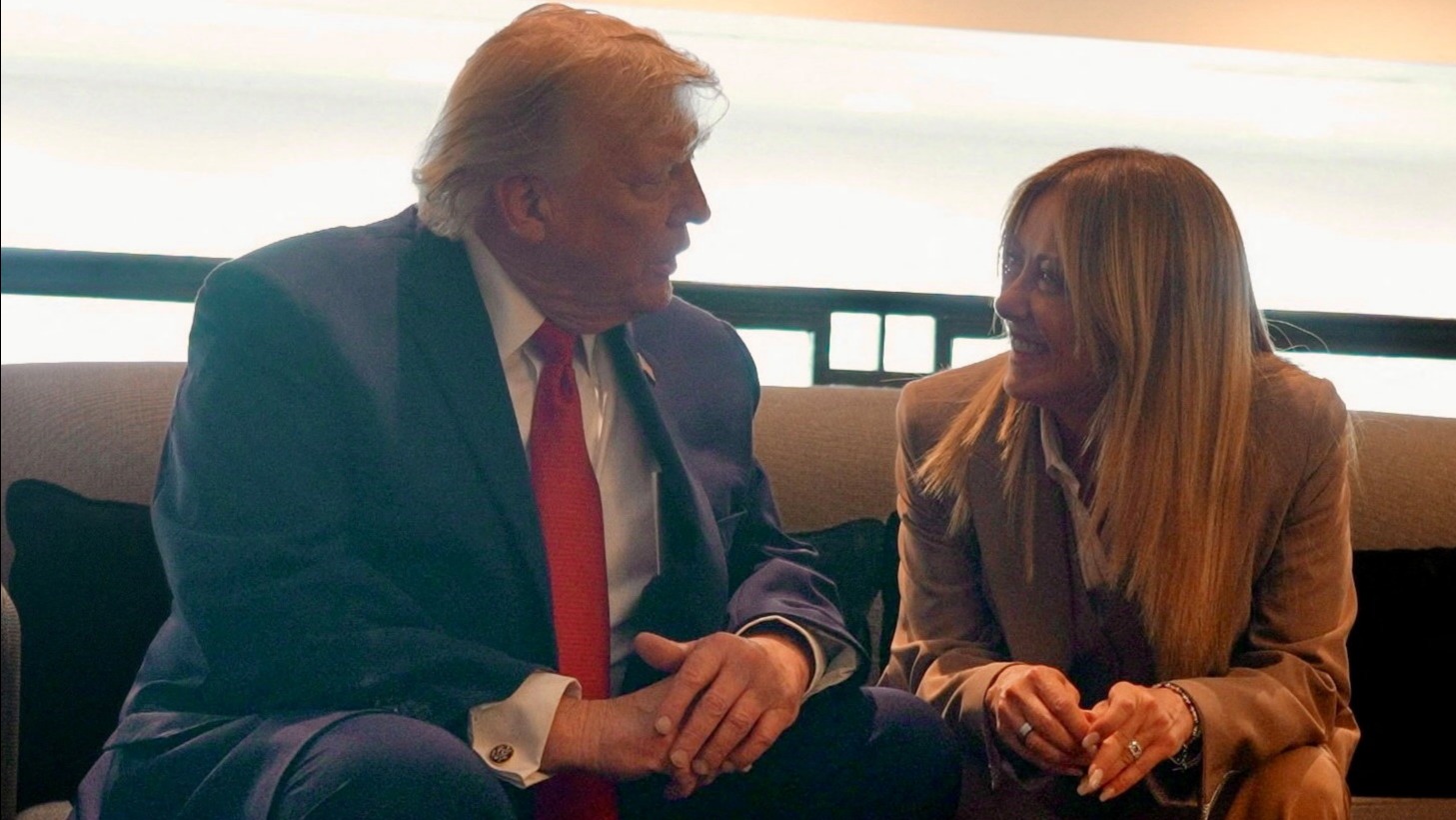 Trump'tan Meloni'ye fotoğraf göndermesi: "Tekrar arkadaş olmak istiyor"