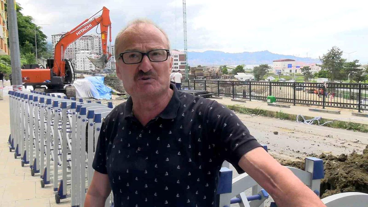 Rize'de yol çöktü: Bina sakinleri uyarıları duyulmadı