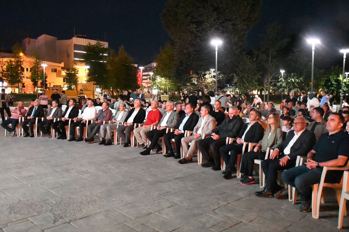 "15/07 Şafak Vakti" ve "Son Sefer", 15 Temmuz'un 10. yılında Düzce'de seyirciyle buluştu