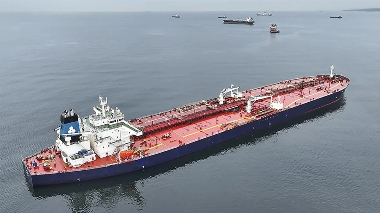 Karadeniz’de iki ticari gemiye saldırı