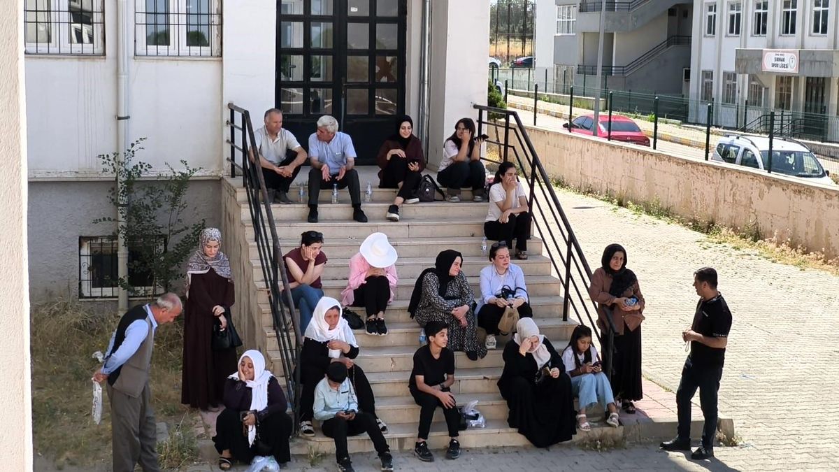 Şırnak'ta YKS heyecanı: Sınava geç kalanları emniyet yetiştirdi