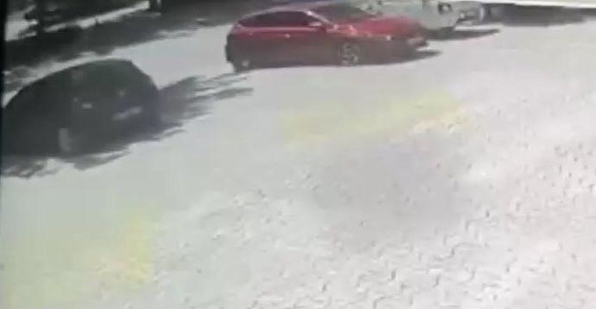 Kaldırımda yürürken taksinin çarptığı anne ile kızı öldü