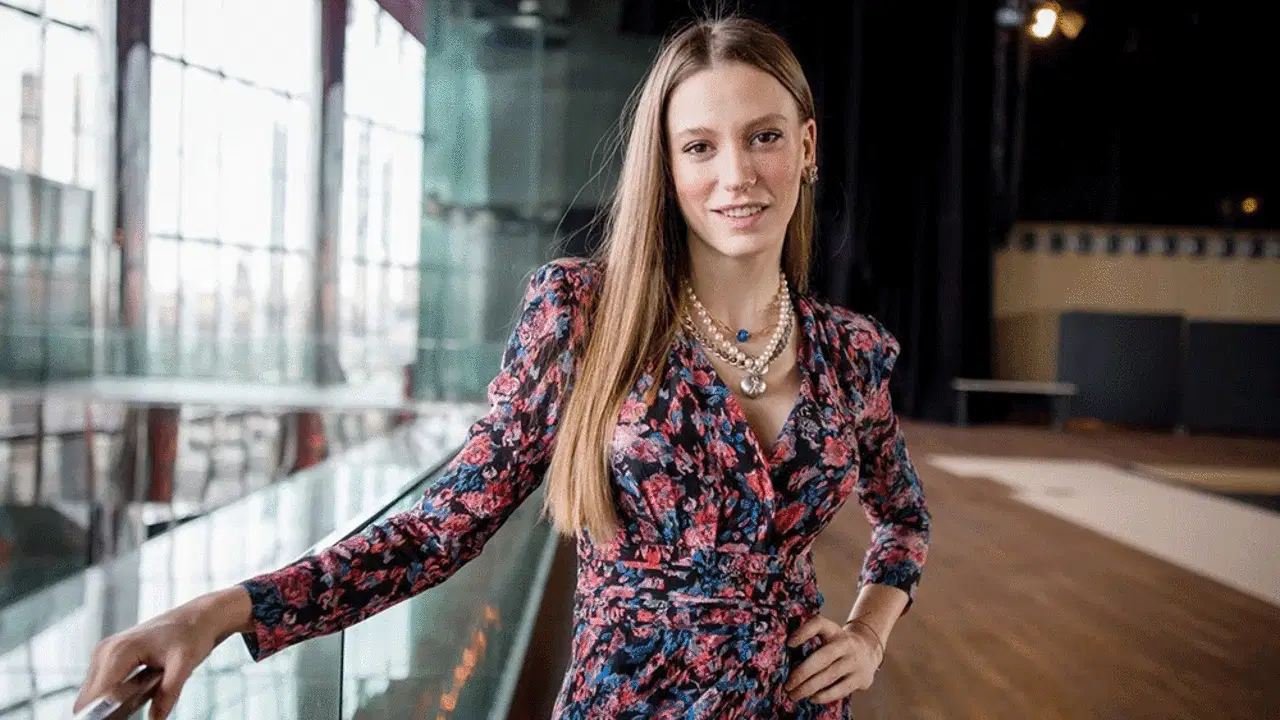 Serenay Sarıkaya’dan milyonluk reklam anlaşmaları: 10 yıl sonra beyazperdeye dönüyor