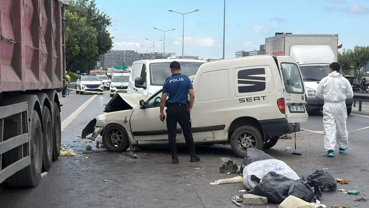 Arızalanan kamyon facia getirdi: Basın Ekspres'teki kazada 1 ölü